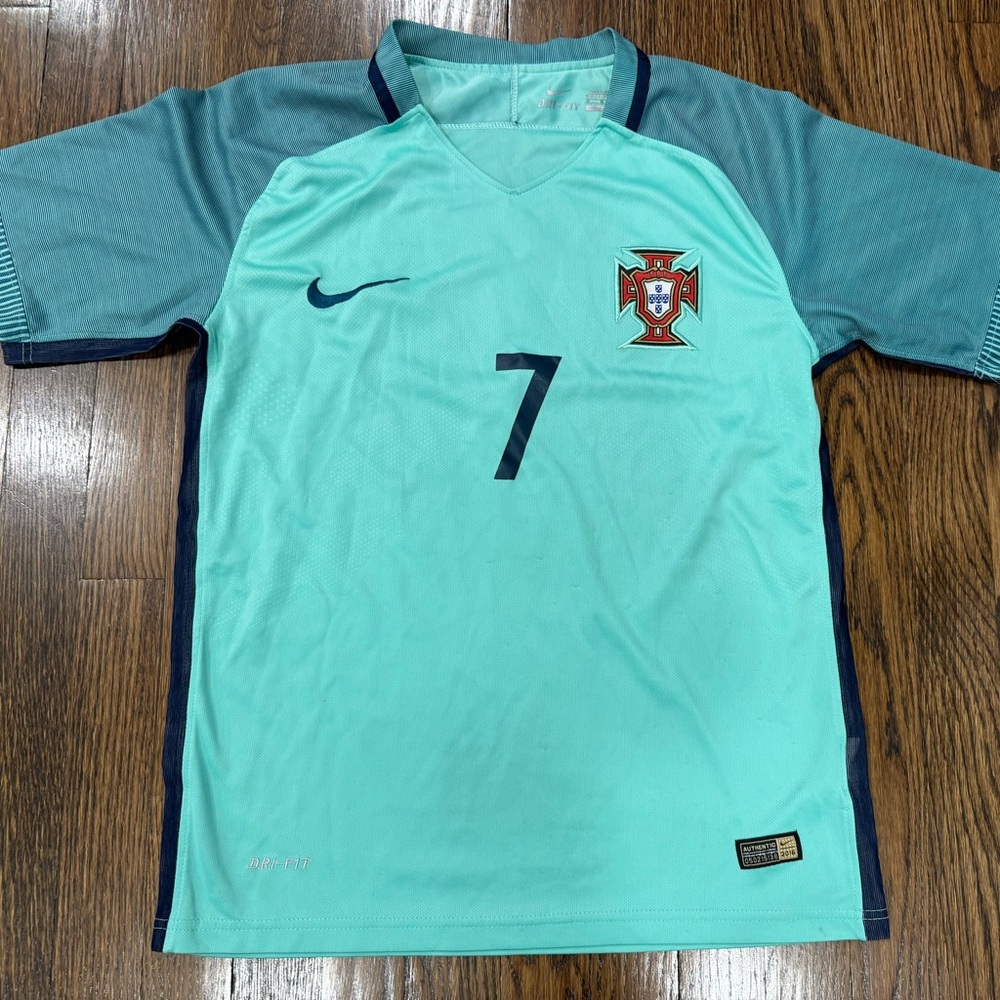 Cristiano Ronaldos number 7 Nike Portugal jersey size S men’s dri-fit